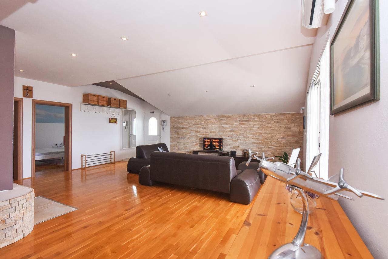 Apartment Larisa Gornji Karin Εξωτερικό φωτογραφία
