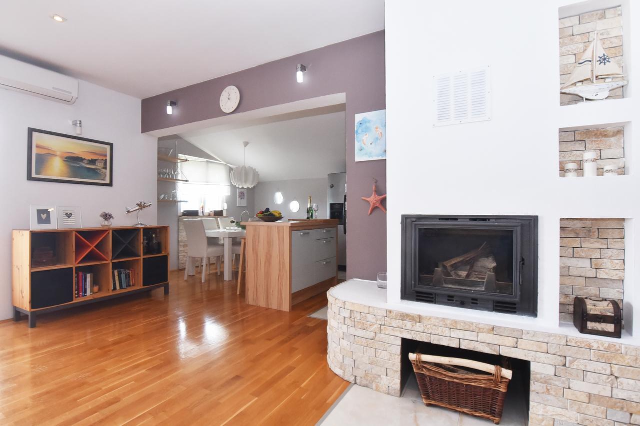 Apartment Larisa Gornji Karin Εξωτερικό φωτογραφία