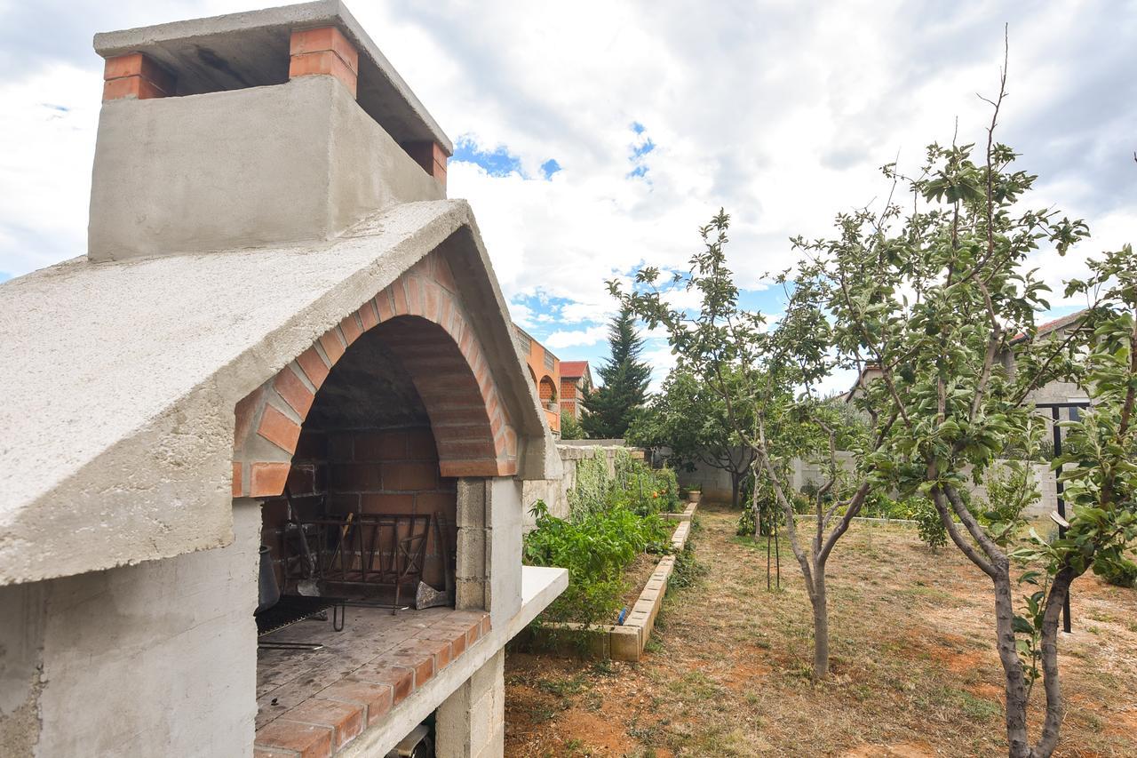 Apartment Larisa Gornji Karin Εξωτερικό φωτογραφία