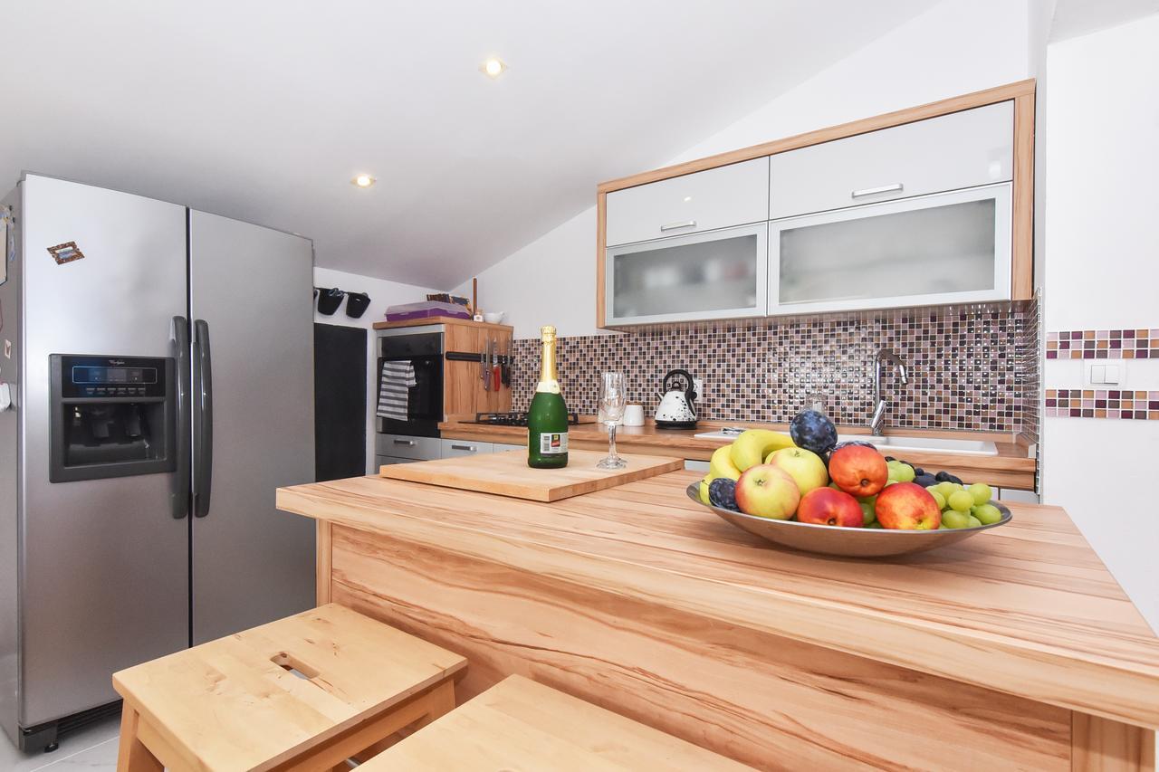 Apartment Larisa Gornji Karin Εξωτερικό φωτογραφία